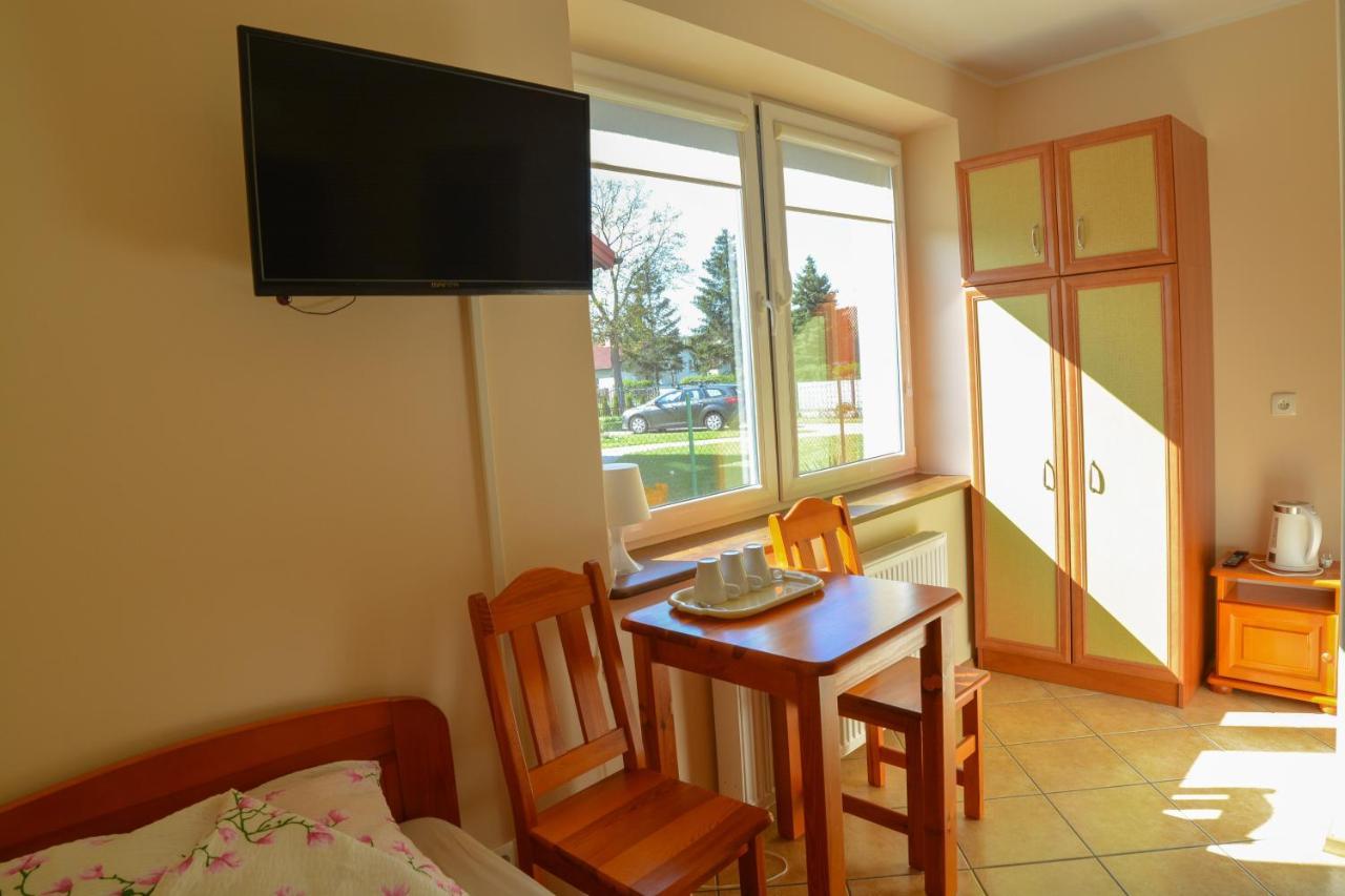 Jantar Pokoje I Domki U Reni Exterior foto