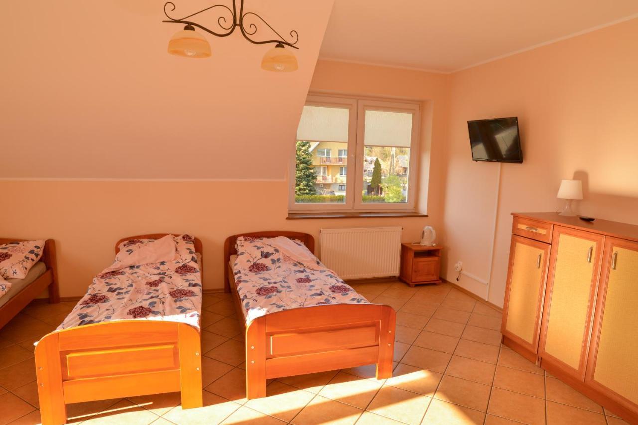 Jantar Pokoje I Domki U Reni Exterior foto
