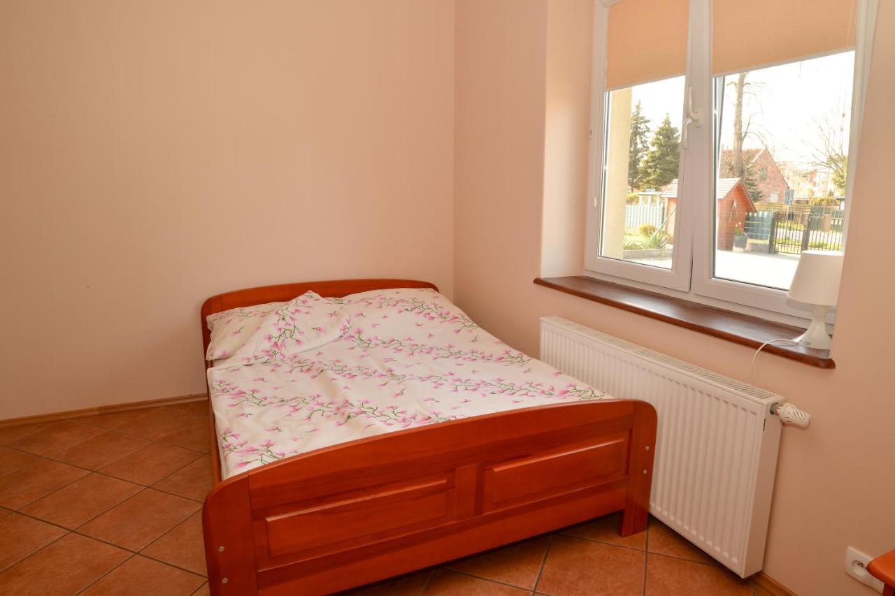 Jantar Pokoje I Domki U Reni Exterior foto
